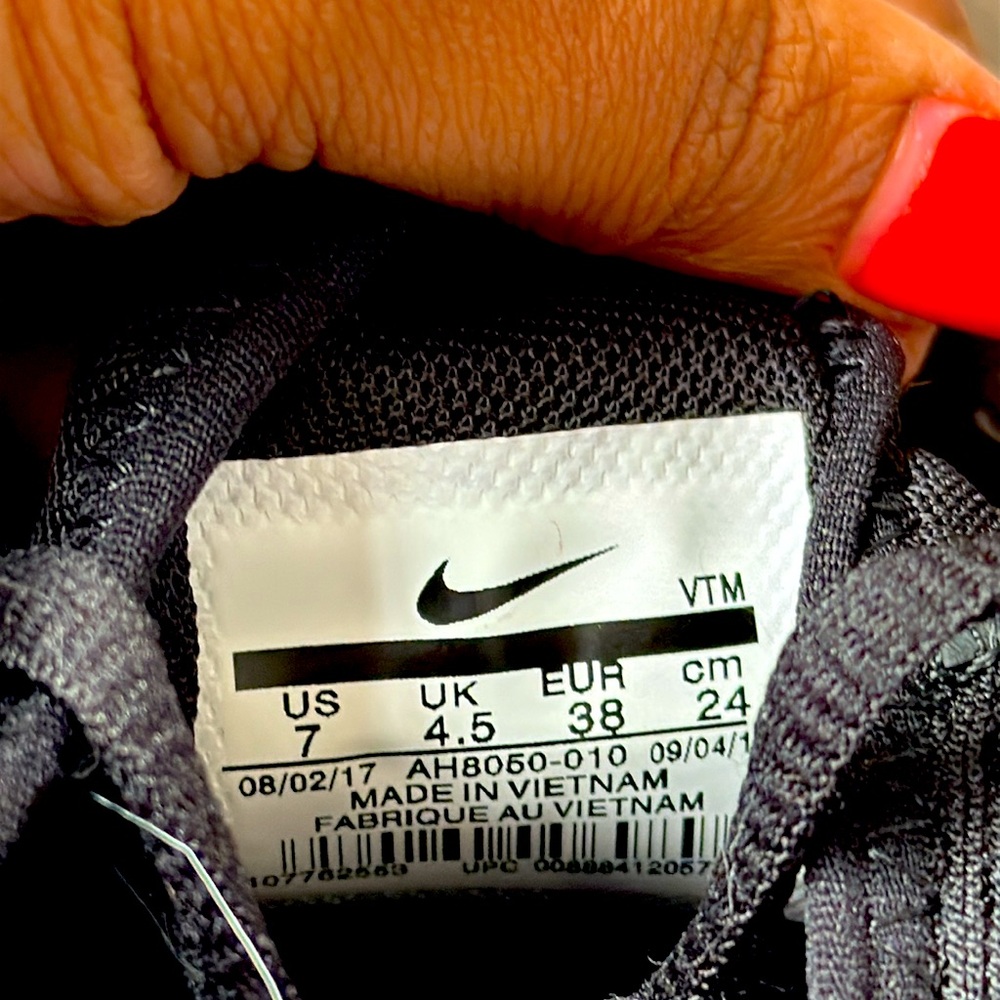Black Nike 270 Athletic Sneakers - Picture 3 of 3